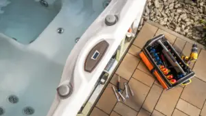 La importancia del mantenimiento profesional en hidromasajes, jacuzzis y saunas