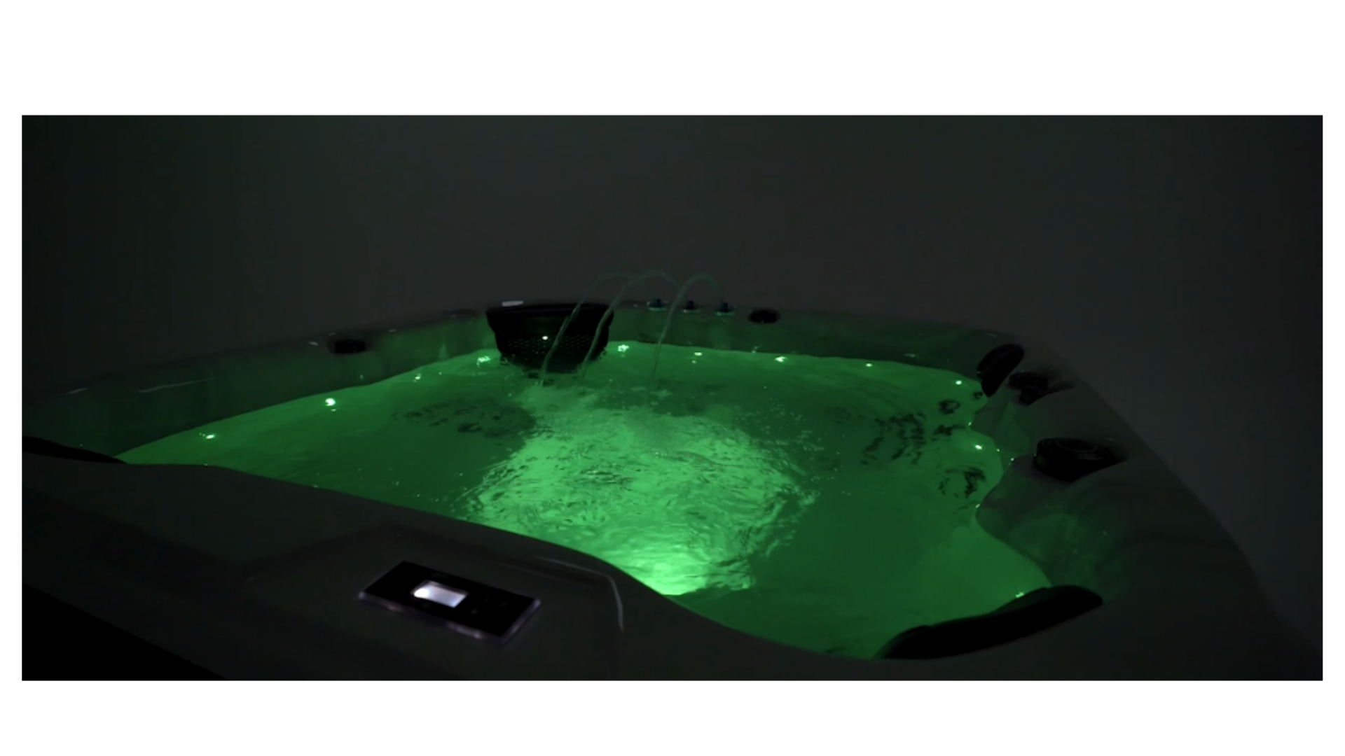 Vista nocturna de la cromoterapia con luz led de spa Seville