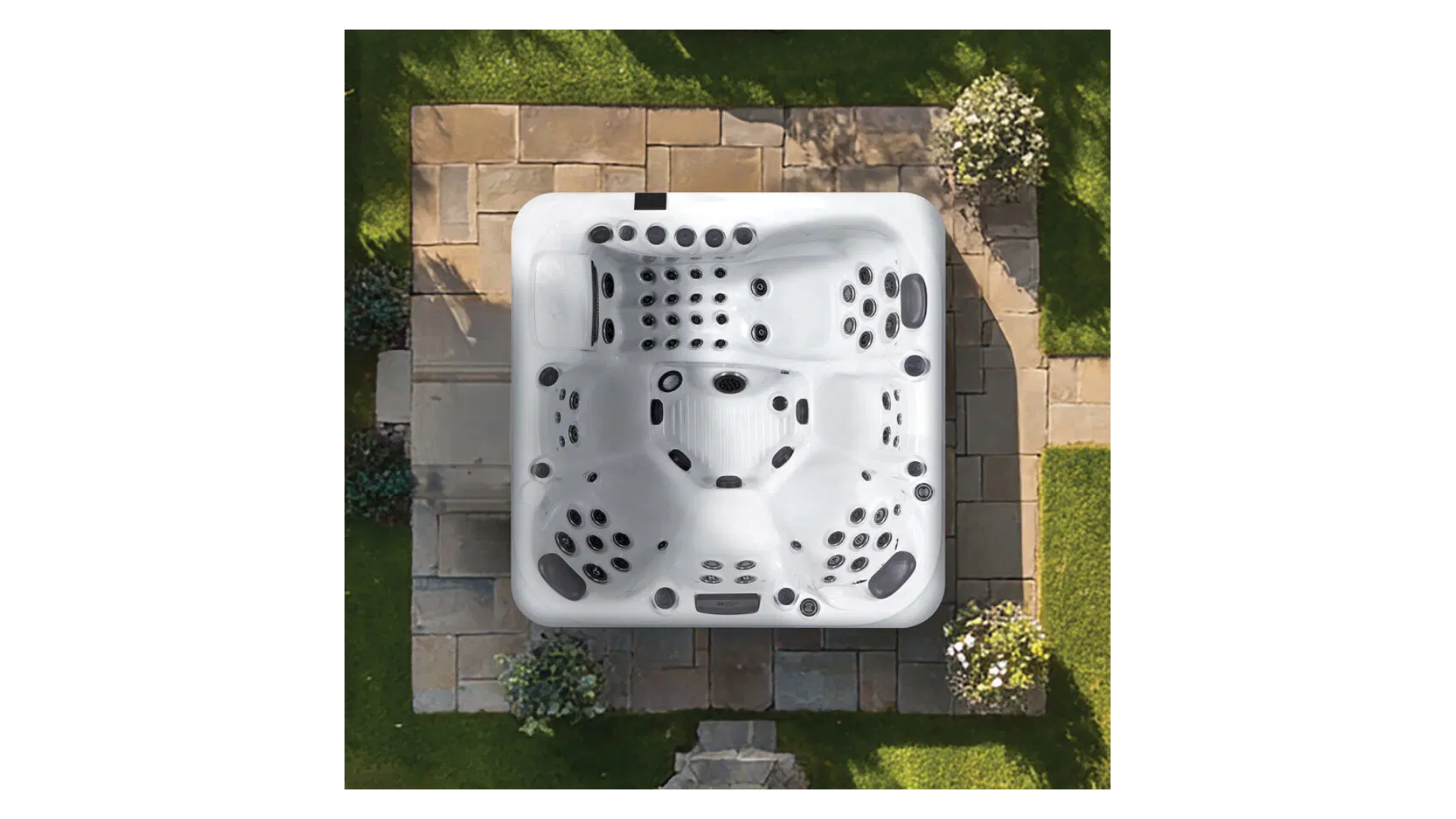 Vista cenital de spa Florence instalado en terraza