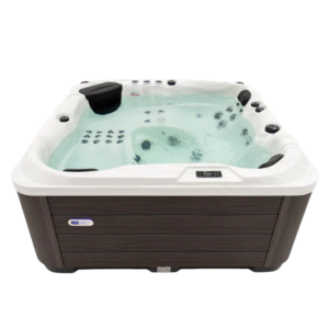 Vista superior de un Jacuzzi Superior Wellness Happy en color blanco perla con revestimiento exterior gris, mostrando sus asientos ergonómicos, jets de acero inoxidable y panel de control digital encendido
