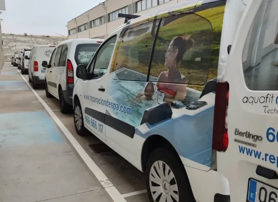 Imagen de camioneta de la empresa Apecon Reparacion de Spa aparcada. Servicio técnico de reparación de spas a domicilio Apecon